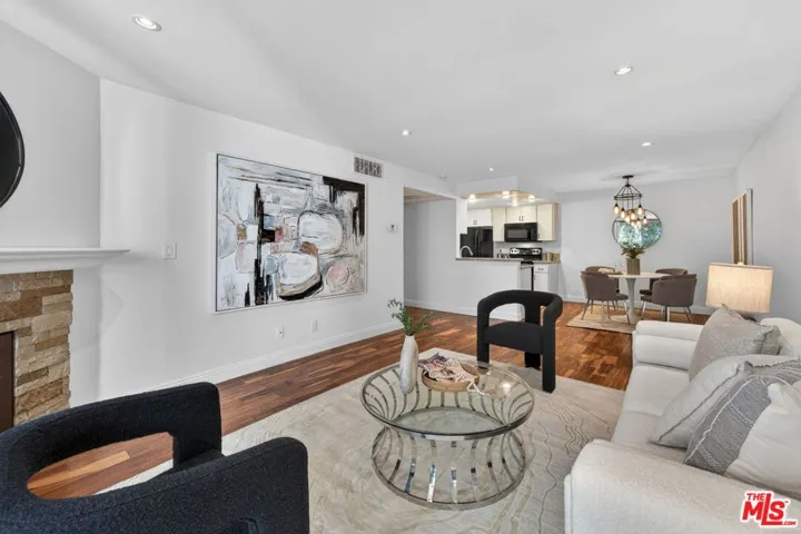 8530 Holloway Drive 303, West Hollywood, California 90069