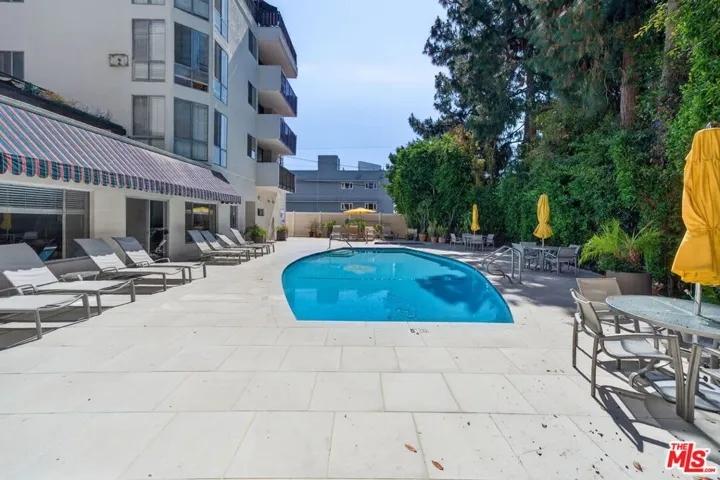 8530 Holloway Drive 303, West Hollywood, California 90069