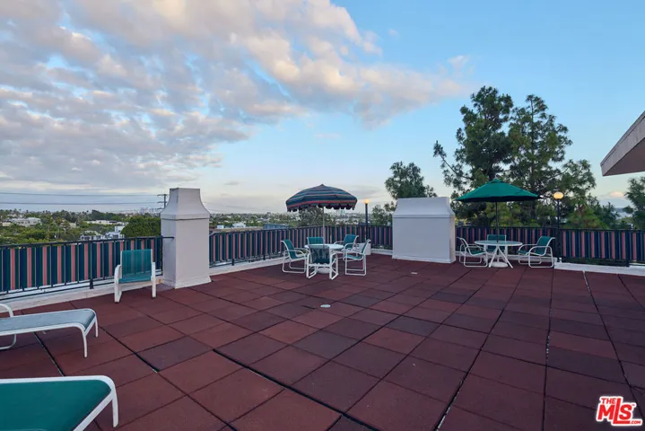 8530 Holloway Drive 303, West Hollywood, California 90069