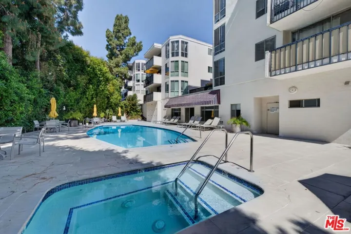 8530 Holloway Drive 303, West Hollywood, California 90069
