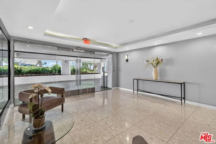 8530 Holloway Drive 303, West Hollywood, California 90069