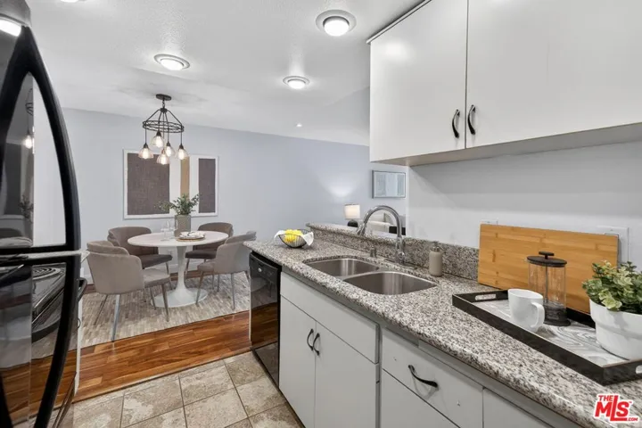 8530 Holloway Drive 303, West Hollywood, California 90069