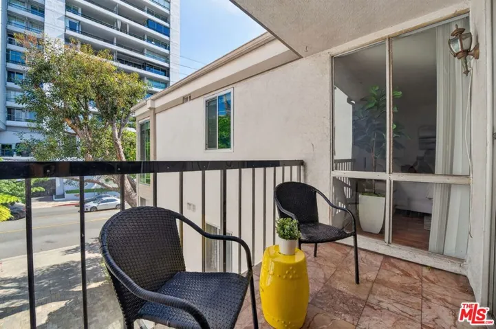 8530 Holloway Drive 303, West Hollywood, California 90069