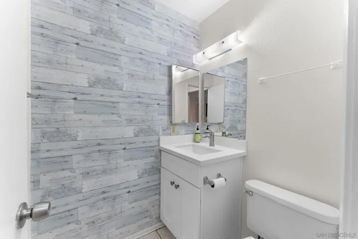 2134 Via Robles, Oceanside, California 92054