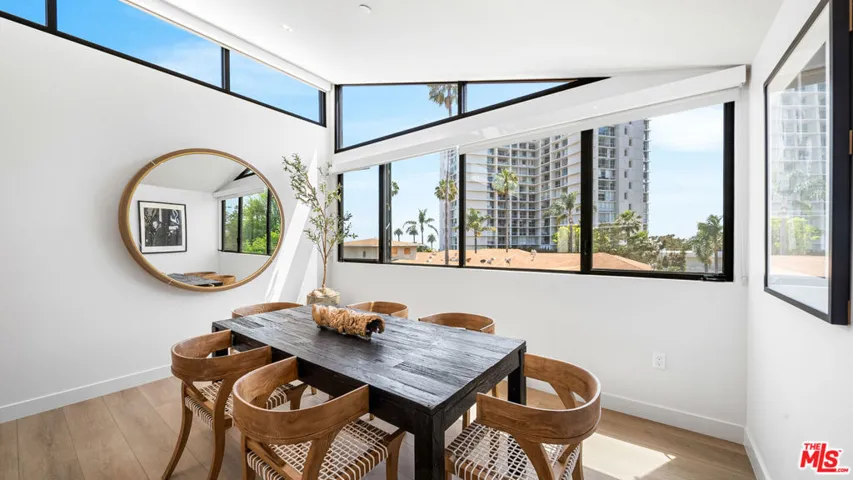 153 San Vicente Boulevard 2j, Santa Monica, California 90402