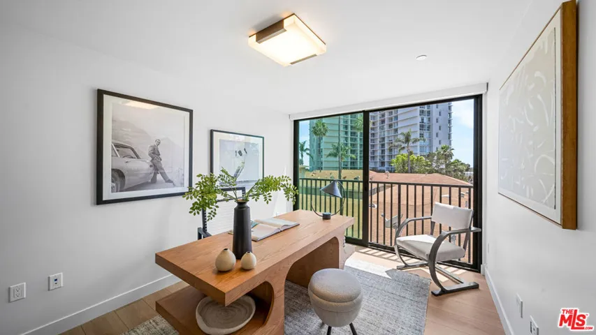 153 San Vicente Boulevard 2j, Santa Monica, California 90402
