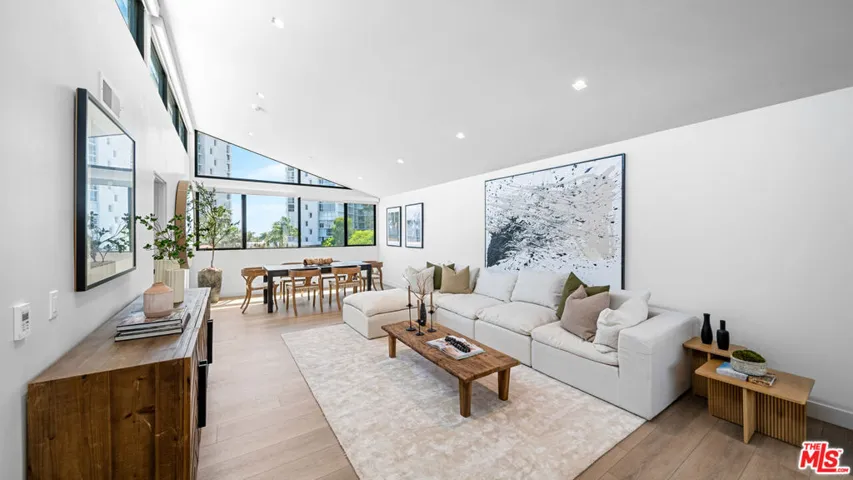 153 San Vicente Boulevard 2j, Santa Monica, California 90402