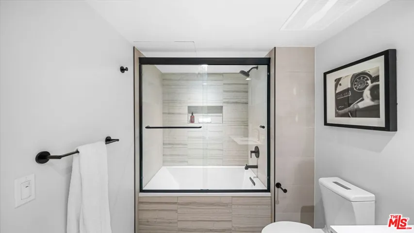153 San Vicente Boulevard 2j, Santa Monica, California 90402