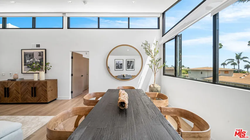 153 San Vicente Boulevard 2j, Santa Monica, California 90402