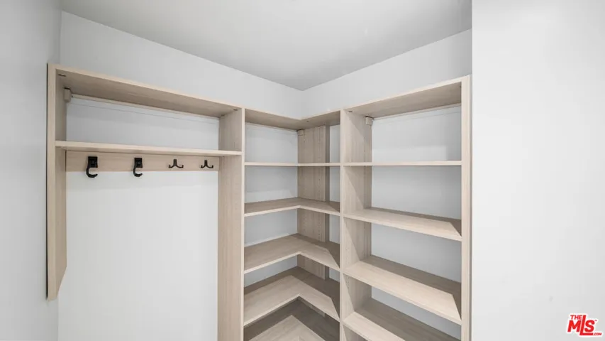 153 San Vicente Boulevard 2j, Santa Monica, California 90402