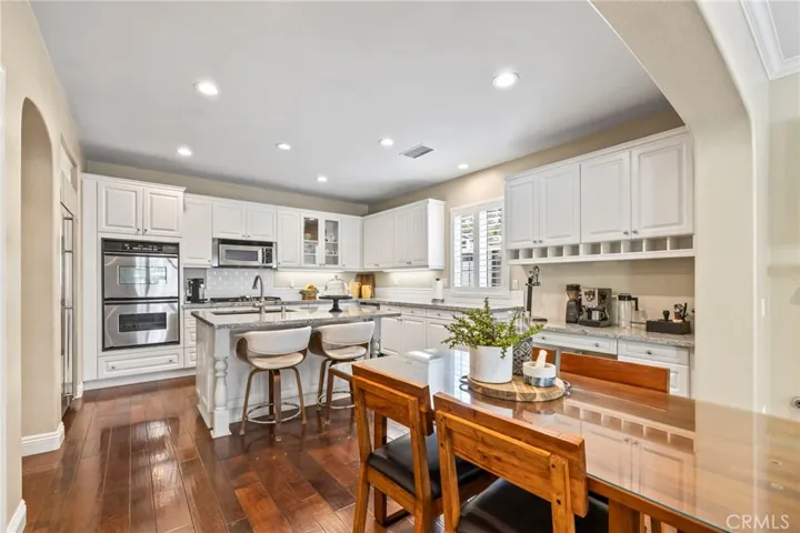 Gourmet kitchen open to family room