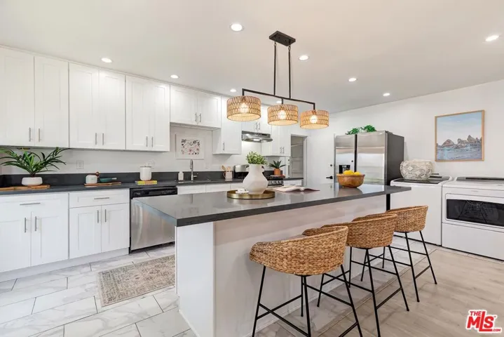 1060 22nd Street, Santa Monica, California 90403