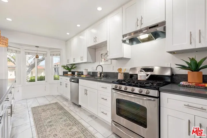 1060 22nd Street, Santa Monica, California 90403