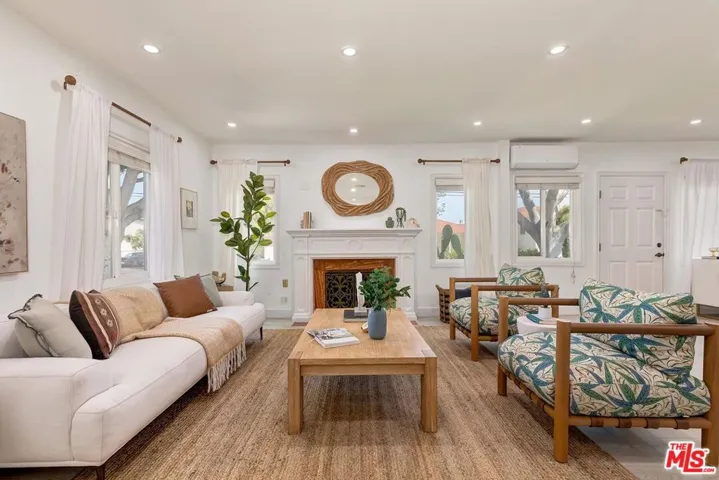 1060 22nd Street, Santa Monica, California 90403