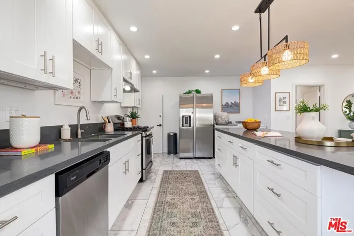 1060 22nd Street, Santa Monica, California 90403