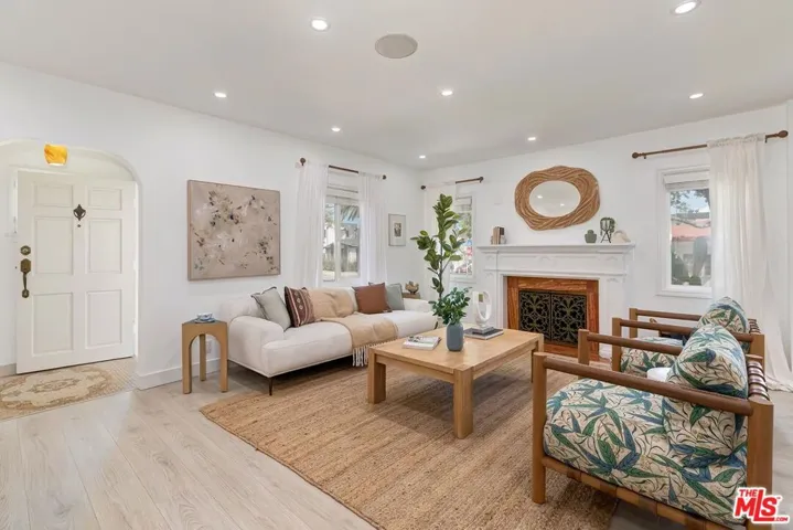 1060 22nd Street, Santa Monica, California 90403