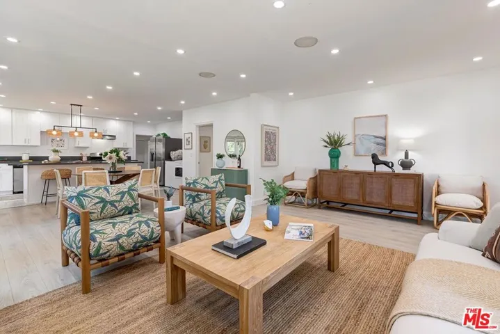 1060 22nd Street, Santa Monica, California 90403