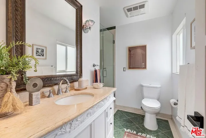 1060 22nd Street, Santa Monica, California 90403