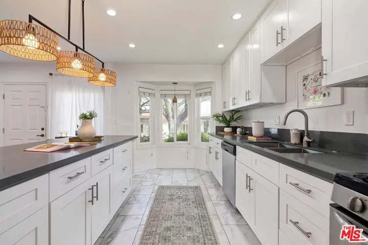 1060 22nd Street, Santa Monica, California 90403