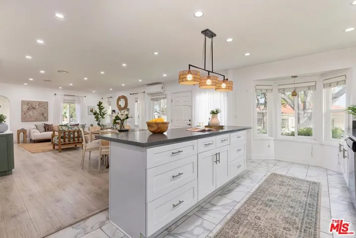 1060 22nd Street, Santa Monica, California 90403