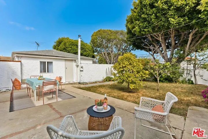 1060 22nd Street, Santa Monica, California 90403