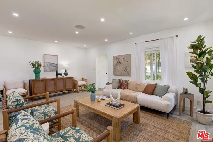 1060 22nd Street, Santa Monica, California 90403