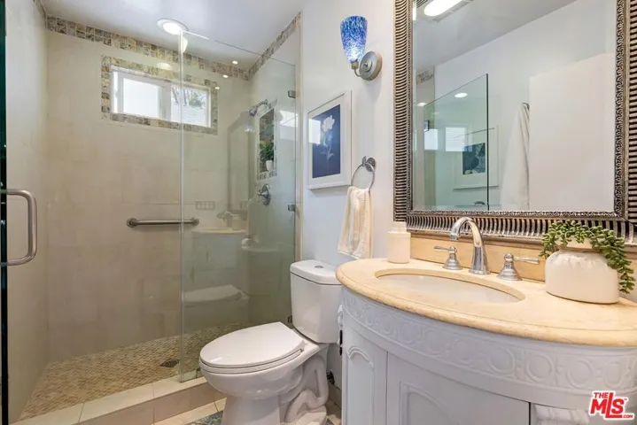 1060 22nd Street, Santa Monica, California 90403