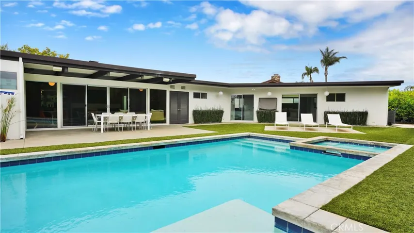 2000 Nautilus Lane, Newport Beach, California 92660