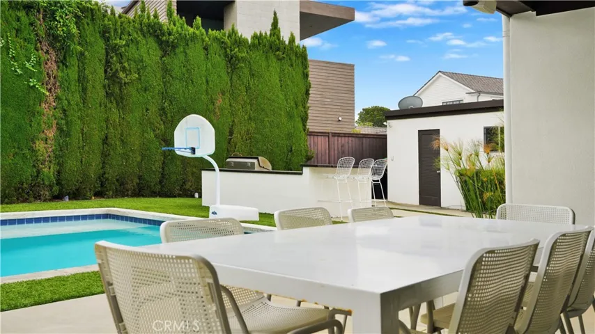 2000 Nautilus Lane, Newport Beach, California 92660