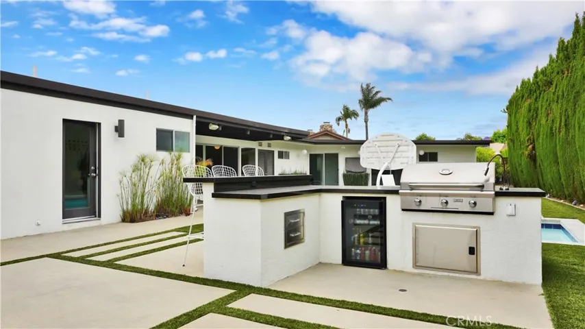 2000 Nautilus Lane, Newport Beach, California 92660