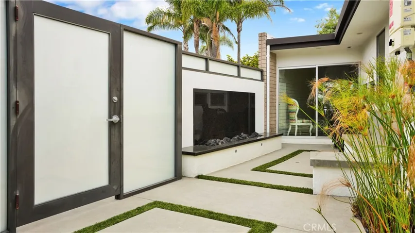 2000 Nautilus Lane, Newport Beach, California 92660