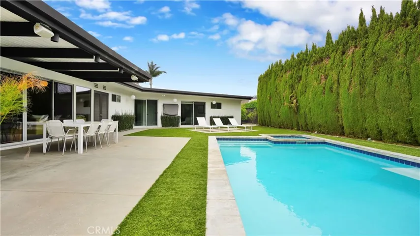 2000 Nautilus Lane, Newport Beach, California 92660