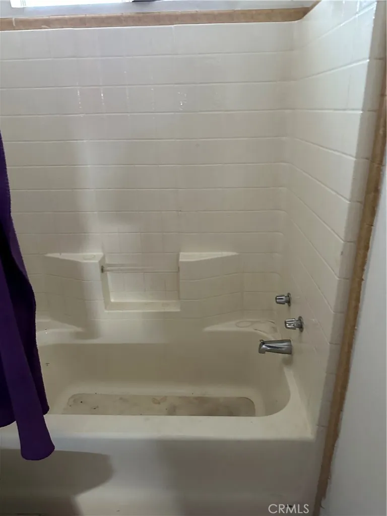 2nd bathroom. 2nd bathroom.