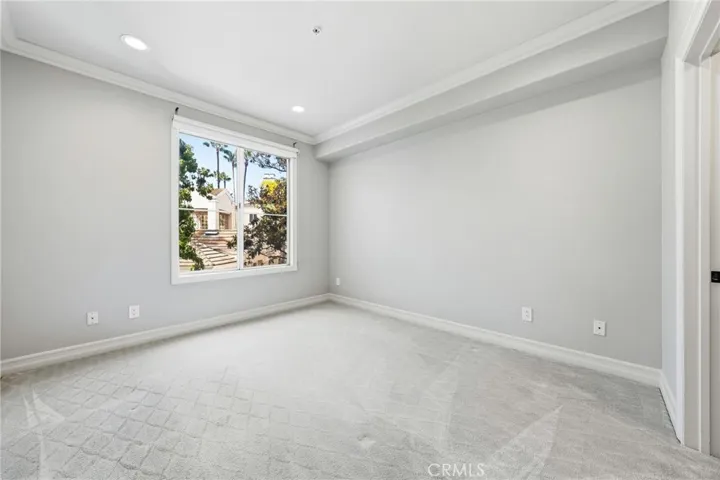 2243 Martin 218, Irvine, California 92612