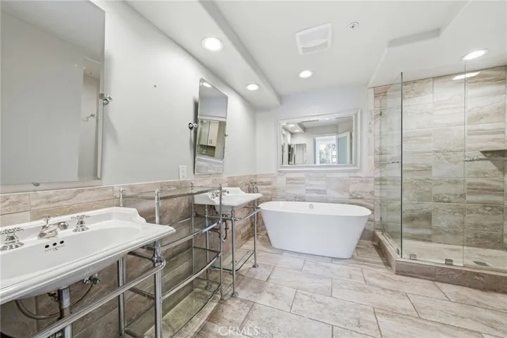 2243 Martin 218, Irvine, California 92612