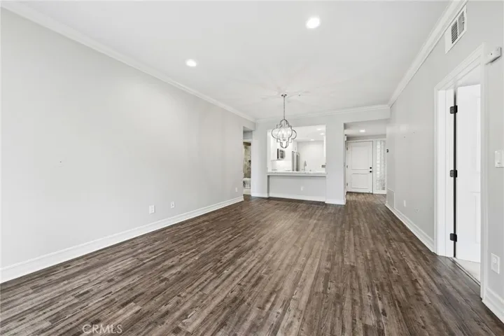 2243 Martin 218, Irvine, California 92612