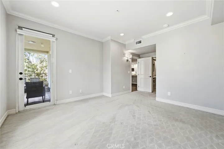 2243 Martin 218, Irvine, California 92612