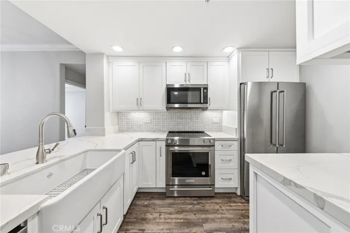 2243 Martin 218, Irvine, California 92612