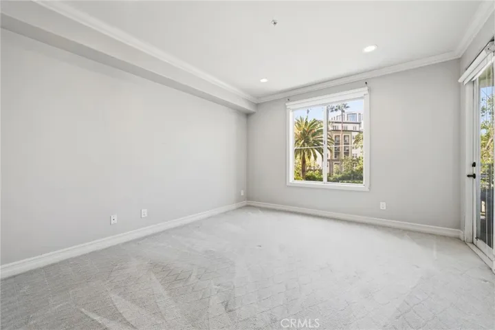 2243 Martin 218, Irvine, California 92612