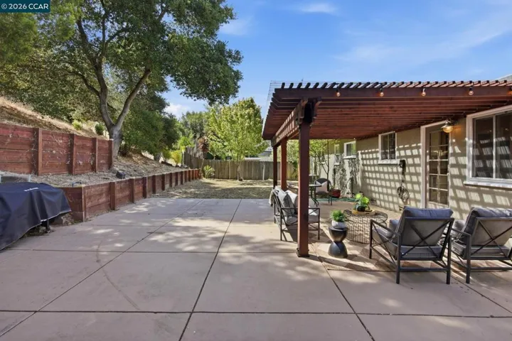 2979 Higuera Ave, Pinole, California 94564