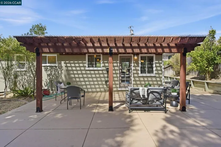 2979 Higuera Ave, Pinole, California 94564