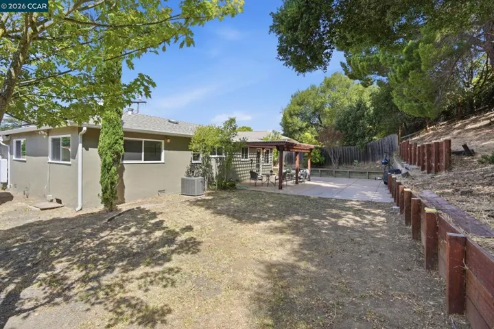 2979 Higuera Ave, Pinole, California 94564