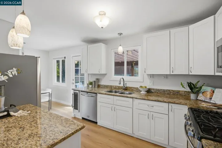 2979 Higuera Ave, Pinole, California 94564