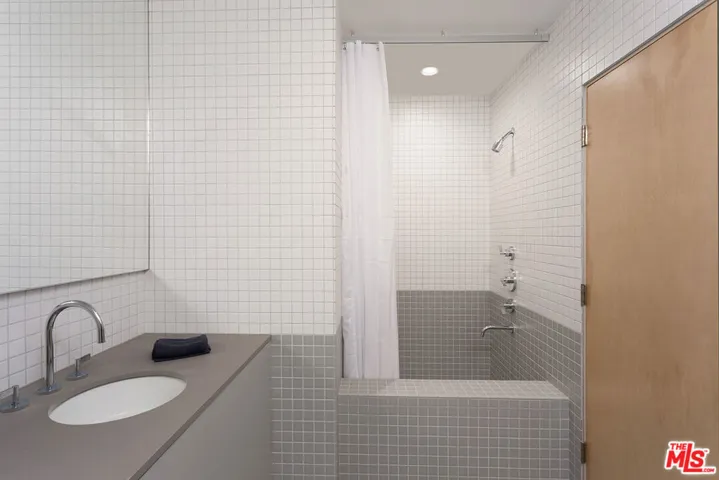 2866 Westbrook Avenue, Los Angeles, California 90046