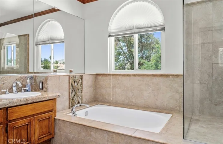 Master suite tub