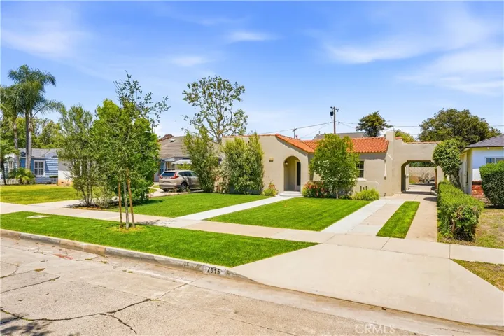 2315 Oakmont