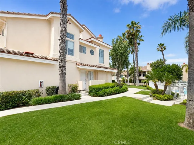 27911 Via Crespi is the perfect place to settle down.