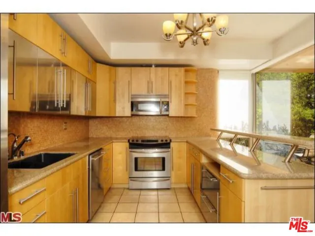318 N Maple Drive C106, Beverly Hills, California 90210