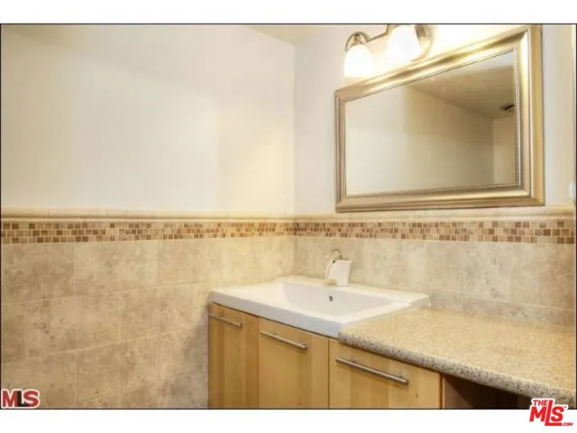 318 N Maple Drive C106, Beverly Hills, California 90210