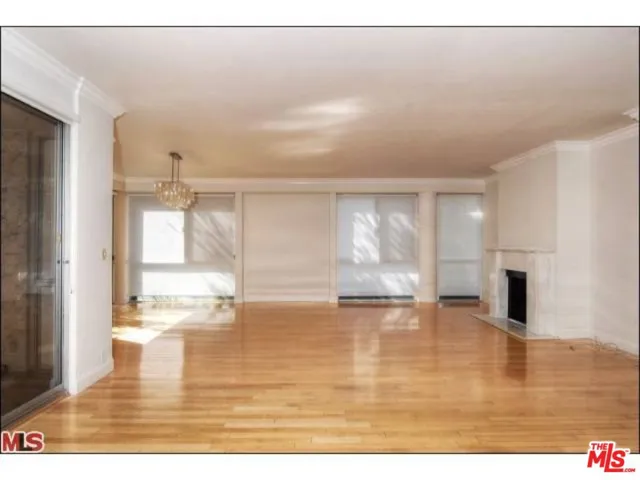 318 N Maple Drive C106, Beverly Hills, California 90210